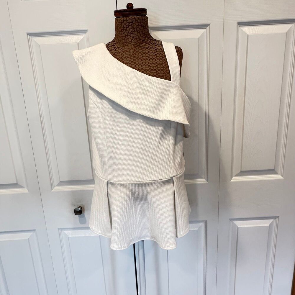 Asymmetrical top Size Medium NWT